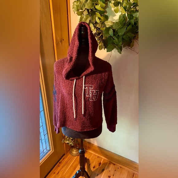 🔥Tommy Hilfiger “teddy bear” Hooded Cropped Sweater🔥 - Picture 1 of 9